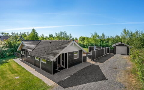 Kuisma - 1.1Km to the Fjord: Dak, Huis, Huis, Siding, Verblijf, Landgoed, Oprit, Werf, Ontwerp, Garden Gebouwen