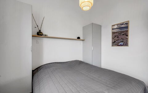 Kjeld - from the Sea: Slaapkamer, Muur, Interieur Ontwerp, Bed, Flooring, Hout, Meubilair, Verdieping, Laken, Bedding