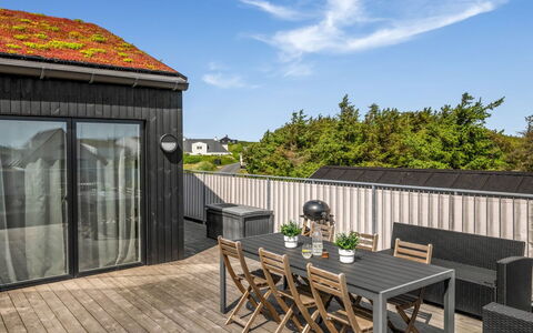 Kjeld - from the Sea: Hout, Dak, Huis, Samengesteld Materiaal, Dek, Hardwood, Plank, Schaduw, Beits, Balkon