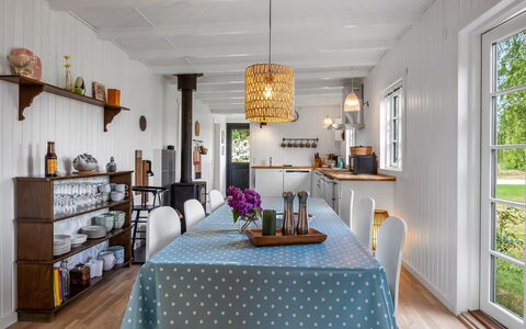 Blomma - 1Km from the Sea: Meubilair, Interieur Ontwerp, Flooring, Hout, Lichte Inrichting, Plafond, Eetkamer, Verdieping, Stoel, Tafel