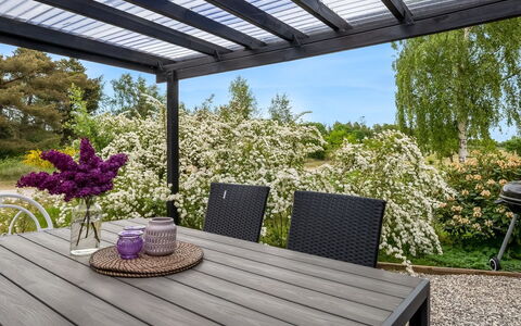 Blomma - 1Km from the Sea: Buitenmeubels, Meubilair, Buitentafel, Tuin, Patio, Schaduw, Outdoor Structuur, Pergola, Dek, Stoel