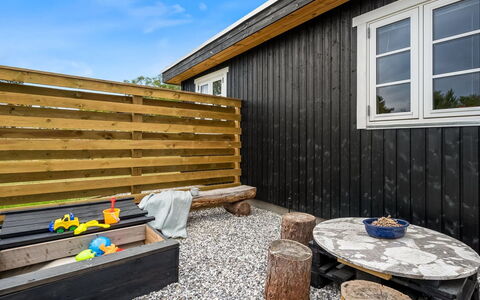 Blomma - 1Km from the Sea: Hout, Plank, Backyard, Hardwood, Beits, Dek, Tuin, Werf, Siding, Garden Gebouwen