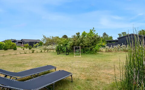 Blomma - 1Km from the Sea: Land Lot, Gazon, Tuin, Schaduw, Landscaping, Werf, Backyard, Gang, Buitenmeubels