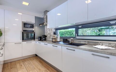 Frani: Keuken, Countertop, Toestel Van De Keuken, Interieur Ontwerp, Major Appliance, Flooring, Cabinetry, Plafond, Lichte Inrichting, Loodgieterswerkinrichting