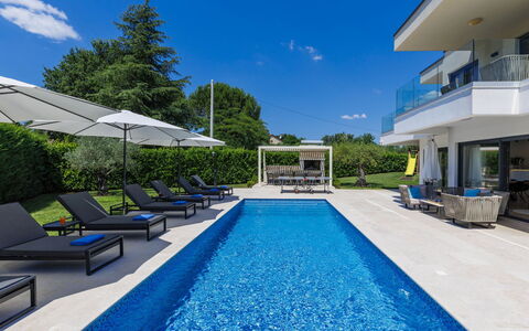 Frani: Blauw, Zwembad, Toevlucht, Vrije Tijd, Buitenmeubels, Eco Hotel, Landscaping, Schaduw, Hotel, Villa