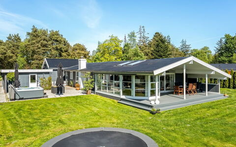 Timao - 750M from the Sea: Hout, Huis, Veranda, Dek, Hardwood, Dak, Beits, Houten Vloer, Eco Hotel