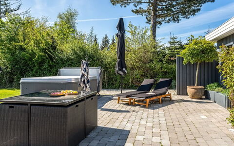 Timao - 750M from the Sea: Hout, Huis, Veranda, Dek, Hardwood, Dak, Beits, Houten Vloer, Eco Hotel