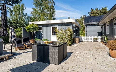 Timao - 750M from the Sea: Hout, Huis, Veranda, Dek, Hardwood, Dak, Beits, Houten Vloer, Eco Hotel