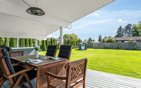 Timao - 750M from the Sea: Hout, Huis, Veranda, Dek, Hardwood, Dak, Beits, Houten Vloer, Eco Hotel
