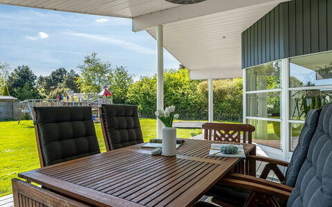 Timao - 750M from the Sea: Hout, Huis, Veranda, Dek, Hardwood, Dak, Beits, Houten Vloer, Eco Hotel