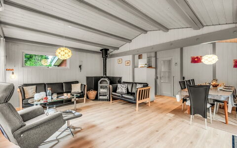 Amaya - 1Km from the Sea: Meubilair, Interieur Ontwerp, Flooring, Verdieping, Plafond, Kamer, Stoel, Tafel, Appartement, Keuken En Eettafel