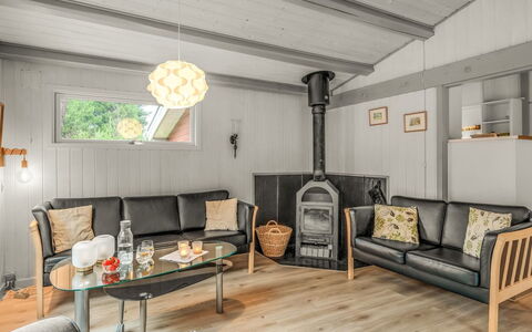 Amaya - 1Km from the Sea: Meubilair, Interieur Ontwerp, Flooring, Verdieping, Plafond, Kamer, Stoel, Tafel, Appartement, Keuken En Eettafel