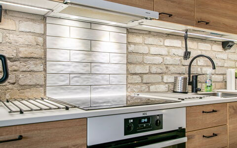 Aurinkopaikka: Keuken, Countertop, Toestel Van De Keuken, Cabinetry, Interieur Ontwerp, Meubilair, Hout, Huishoudapparatuur, Flooring, Major Appliance