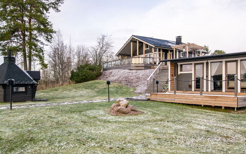 Aurinkopaikka: Hout, Huis, Huis, Architectuur, Verblijf, Dak, Land Lot, Landelijk Gebied, Veranda, Siding