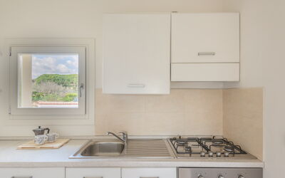 Appartamento Albatros: Keuken, Countertop, Toestel Van De Keuken, Major Appliance, Gootsteen, Interieur Ontwerp, Cabinetry, Huis, Fornuis, Fornuis