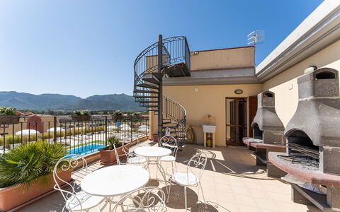 Le Fontane Apartments In Villasimius: Appartement, Meubilair, Stoel, Balkon, Kamerplant, Toevlucht, Hotel, Zwembad, Keuken En Eettafel