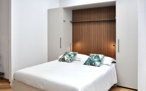 Suite Trastevere: Meubilair, Hout, Slaapkamer, Interieur Ontwerp, Flooring, Verdieping, Bed, Bedding, Laken, Kamer