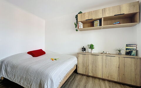 La Bernerie-En Retz 250: Meubilair, Buitenmeubels, Buitentafel, Stoel, Tafel, Tuin, Backyard, Schaduw, Patio, Eco Hotel