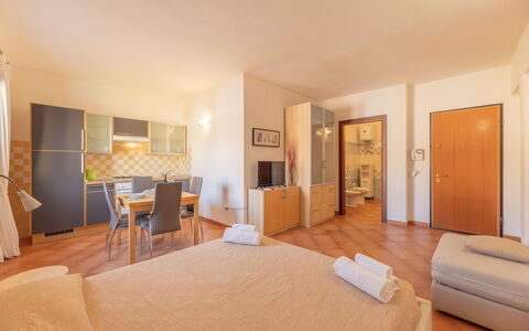 Cristal Blu Apartments In Santa Teresa Gallura: Interieur Ontwerp, Hout, Meubilair, Kamer, Flooring, Verdieping, Plafond, Appartement, Bed, Slaapkamer