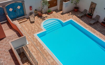 Cristal Blu Apartments In Santa Teresa Gallura: Zwembad, Samengesteld Materiaal, Toevlucht, Thermae, Tegel, Waterpartij, Hacienda, Ontwerp, Hotel, Binnenplaats