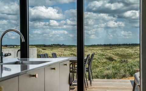 Tamina - 50M from the Sea: Hout, Huis, Veranda, Dek, Hardwood, Dak, Beits, Houten Vloer, Eco Hotel