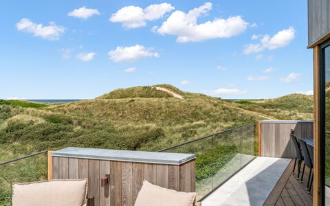 Tamina - 50M from the Sea: Hout, Huis, Veranda, Dek, Hardwood, Dak, Beits, Houten Vloer, Eco Hotel