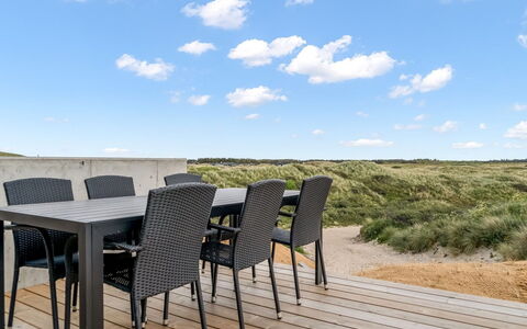 Tamina - 50M from the Sea: Hout, Huis, Veranda, Dek, Hardwood, Dak, Beits, Houten Vloer, Eco Hotel
