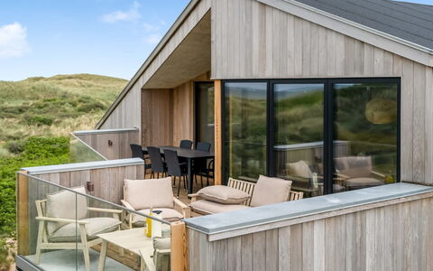 Tamina - 50M from the Sea: Hout, Huis, Veranda, Dek, Hardwood, Dak, Beits, Houten Vloer, Eco Hotel