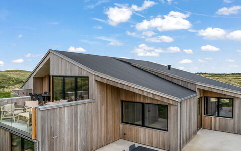 Tamina - 50M from the Sea: Hout, Huis, Veranda, Dek, Hardwood, Dak, Beits, Houten Vloer, Eco Hotel
