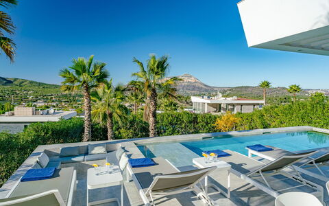 Leda: Zwembad, Toevlucht, Eco Hotel, Stoel, Buitenmeubels, Schaduw, Landgoed, Hotel, Villa