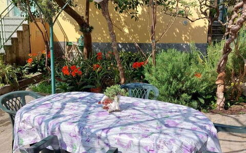 Casa Annalù With Garden, Wifi, Bogliasco: Meubilair, Tafel, Stoel, Buitenmeubels, Tafelkleed, Buitentafel, Schaduw, Keuken En Eettafel, Tuin, Outdoor Structuur