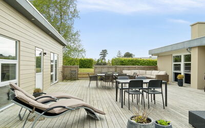 Sebine - 200M from the Sea
