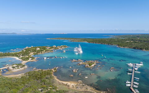 Golfo Aranci Apartments With Ac: Zwemwater, Kust En Oceanic Landvormen, Kust, Watercraft, Boot, Zee, Oceaan, Meer, Jachthaven