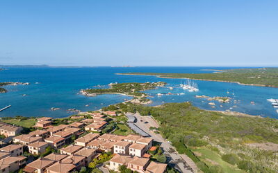 Golfo Aranci Apartments With Ac: Vogelperspectief, Kust En Oceanic Landvormen, Kust, Luchtfotografie, Zee, Oceaan, Baai, Jachthaven, Kust
