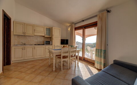 Apartment Sardinia Seaside Ac And Wifi: Meubilair, Flooring, Interieur Ontwerp, Verdieping, Plafond, Kamer, Keuken, Appartement, Keuken En Eettafel, Beits