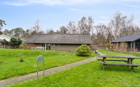 Arent - 1.1Km from the Sea: Hout, Meubilair, Appartement, Kamer, Plafond, Beits, Stoel, Hardwood, Vernis, Timmerhout