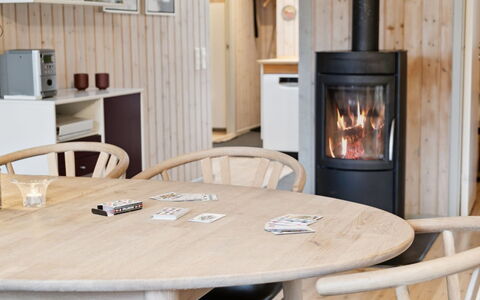 Arent - 1.1Km from the Sea: Hout, Meubilair, Appartement, Kamer, Plafond, Beits, Stoel, Hardwood, Vernis, Timmerhout