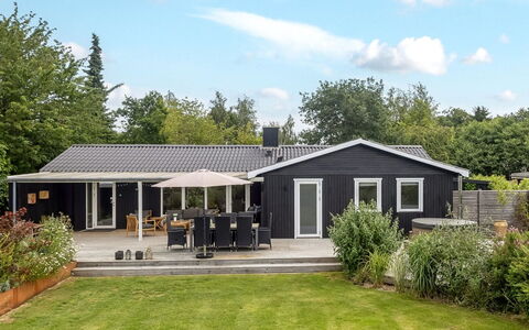 Runhild - 450M from the Sea: Huis, Huis, Dak, Woongebied, Verblijf, Landgoed, Deur, Veranda, Siding, Boerderij