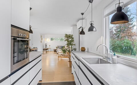 Runhild - 450M from the Sea: Flooring, Interieur Ontwerp, Keuken, Hout, Plafond, Countertop, Verdieping, Lichte Inrichting, Meubilair, Verlichting