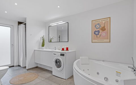 Runhild - 450M from the Sea: Flooring, Interieur Ontwerp, Verdieping, Plafond, Loodgieterswerkinrichting, Verlichting, Kamer, Badkamer, Kraan, Loodgieter