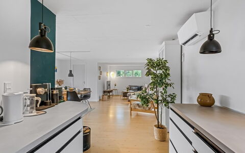 Runhild - 450M from the Sea: Interieur Ontwerp, Meubilair, Flooring, Muur, Lichte Inrichting, Plafond, Hout, Keuken, Verdieping, Verlichting