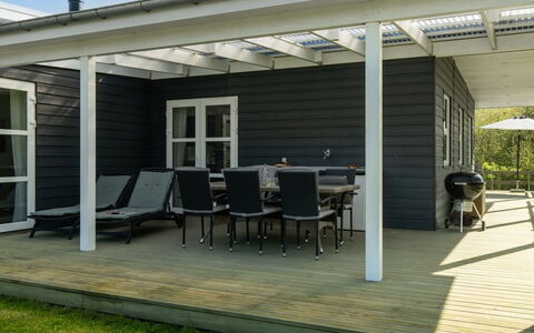 Matilde - 390M from the Sea: Dak, Huis, Huis, Verblijf, Siding, Landgoed, Oprit, Garden Gebouwen, Werf, Schuur