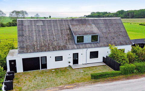 Imilie - 450M from the Sea: Meubilair, Interieur Ontwerp, Flooring, Verdieping, Plafond, Kamer, Stoel, Tafel, Appartement, Keuken En Eettafel