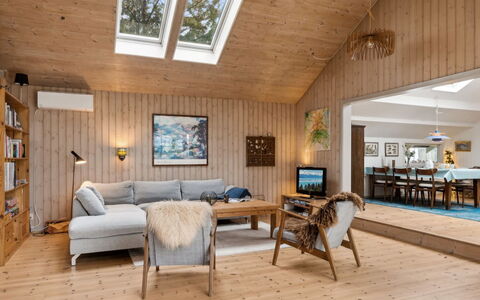 Akule - 6Km from the Sea: Meubilair, Interieur Ontwerp, Bankstel, Flooring, Hout, Plafond, Woonkamer, Verdieping, Kamer, Houten Vloer