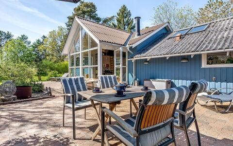 Akule - 6Km from the Sea: Huis, Verblijf, Dak, Huis, Struik, Siding, Deur, Landgoed, Veranda, Schaduw