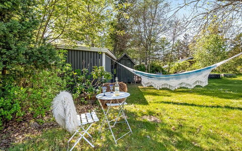 Akule - 6Km from the Sea: Tuin, Land Lot, Schaduw, Backyard, Gazon, Stoel, Werf, Verblijf, Buitenmeubels
