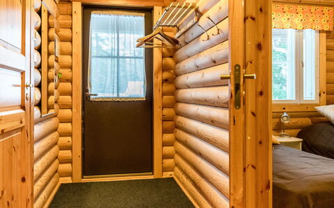 Kilpolan Karoliina: Hout, Interieur Ontwerp, Verdieping, Plafond, Beits, Kamer, Blokhut, Hardwood, Plank, Slaapkamer