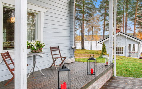 Mänty-Linna: Meubilair, Interieur Ontwerp, Flooring, Verdieping, Tafel, Plafond, Keuken En Eettafel, Verlichting, Stoel, Huis
