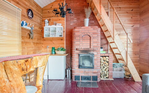 Mänty-Linna: Meubilair, Interieur Ontwerp, Flooring, Verdieping, Tafel, Plafond, Keuken En Eettafel, Verlichting, Stoel, Huis