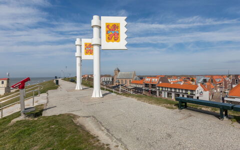 Kurhaus Residence: Appartement, Woongebied, Condominium, Commercieel Gebouw, Gemengd Gebruik, Parking, Family Car, Balkon, Brutalisme